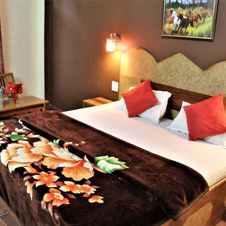 Hotel Ocean Inn Manāli Extérieur photo